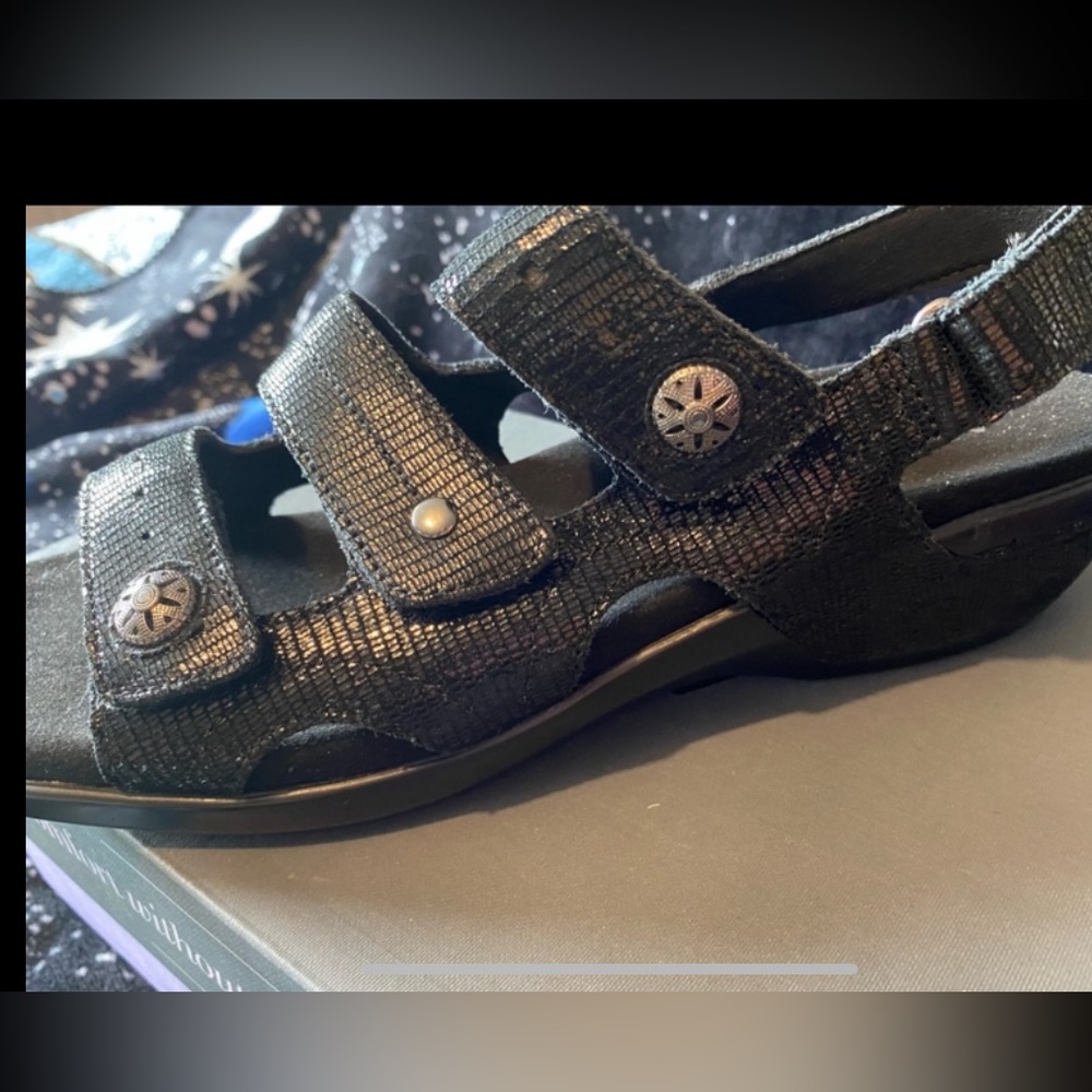Beautiful Aravon Summer sandals